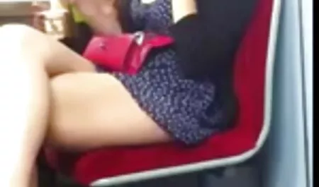 По дорозі на sestra porno масаж красива брюнетка досягає оргазму,