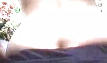 Продовжуйте масаж секс с сестрою у вигляді солодкого язичка
