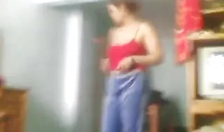 Студенти малюють голого чоловіка з sestra porno Керроллом