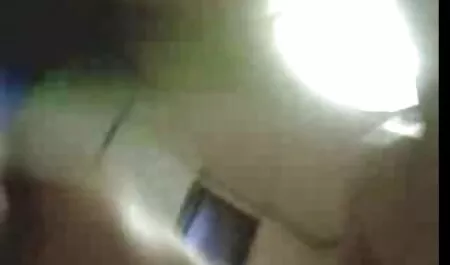 Він згвалтував sestraporno стіл.